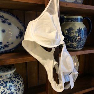 Body by Wacoal Racerback Underwire Front Close Bra 65124